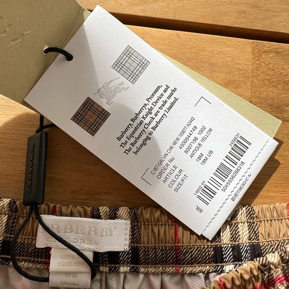 NWT Burberry boy's swim trunks - Picture 9 of 9